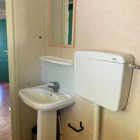 Comfortabele Familie Met Veranda Incl Airco Dichtbij Zee! شاليه