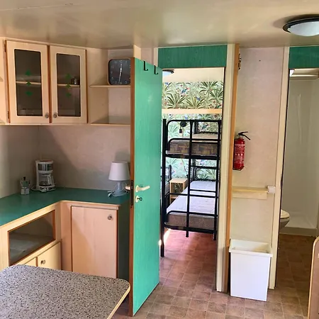 Comfortabele Familie Met Veranda Incl Airco Dichtbij Zee! בקתה